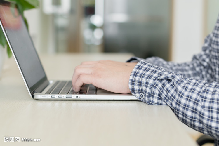 商務(wù)青年的高效電腦辦公技巧