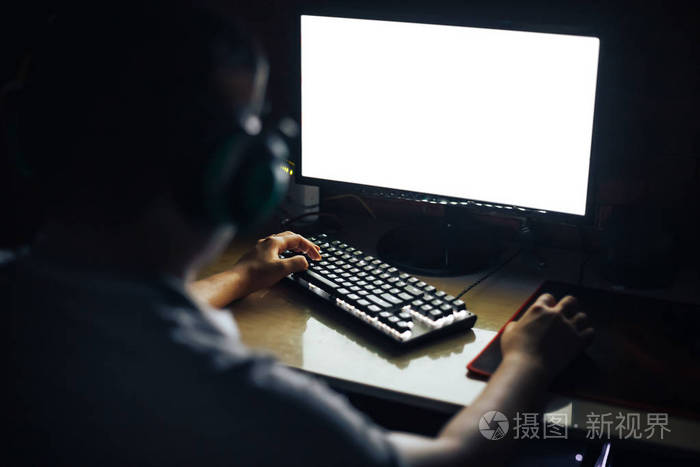 黑暗中的科技伴侶 玩電腦必備的軟件與輔助設備